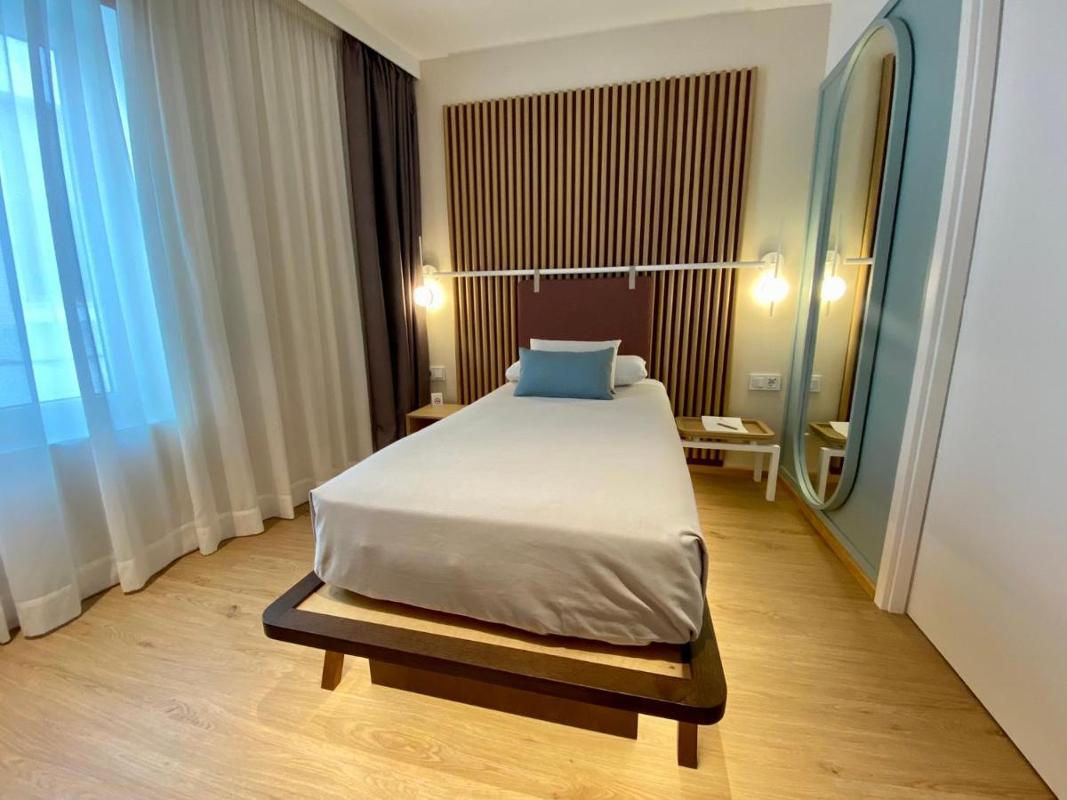 Hotel Leonor Conil Кониль-де-ла-Фронтера Экстерьер фото