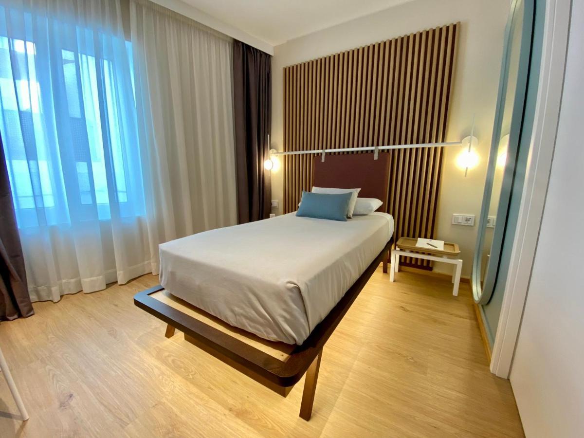 Hotel Leonor Conil Кониль-де-ла-Фронтера Экстерьер фото